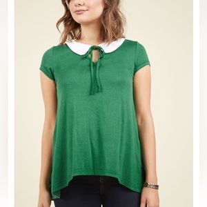Doe & Rae ModCloth - Green top with Peter Pan collar - sz M